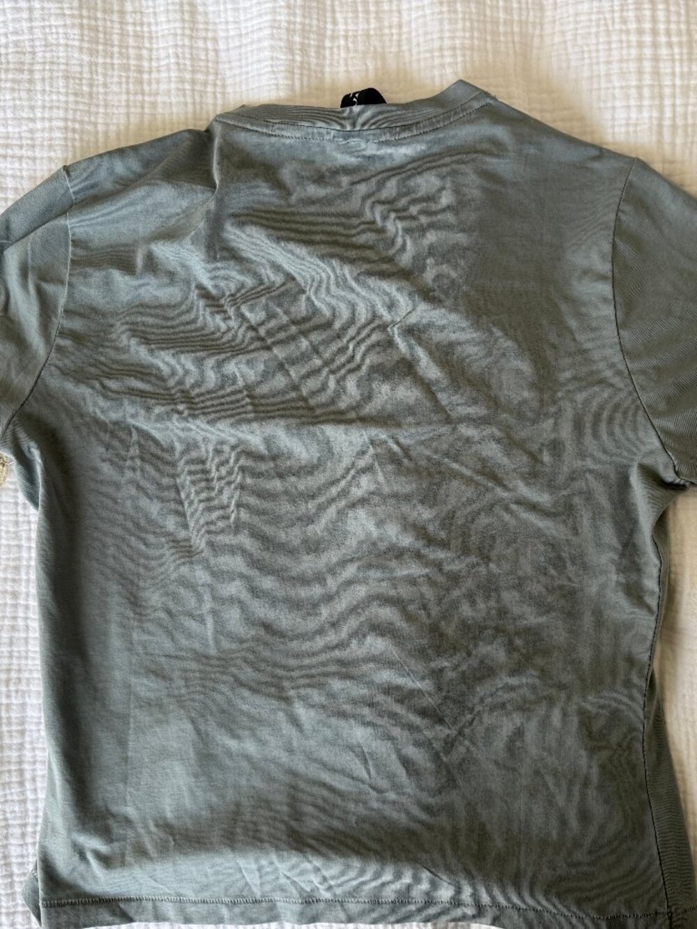 Vuori Feather Baby Tee In Vintage Pistachio NWT size Small - Picture 3 of 4